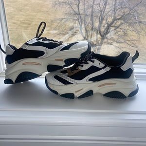 Steve Madden Possession Black, Cream, Tan Size 7.5